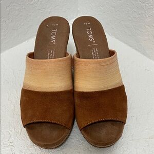 TOMS Women's Brown and Gold Mules